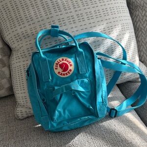 Fjallraven Kånken Mini Backpack in Bright Blue